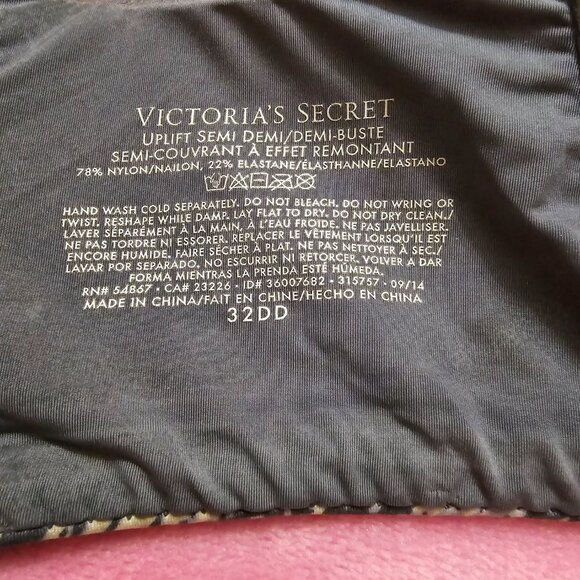 3 pairs of 32DD bras (2 VS & 1 PINK) - Picture 10 of 11